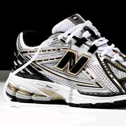 New Balancee 1906R Metallic Gold