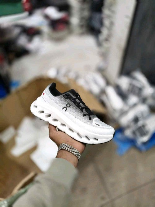 On Cloud Tilt 2.0 Black Ivory