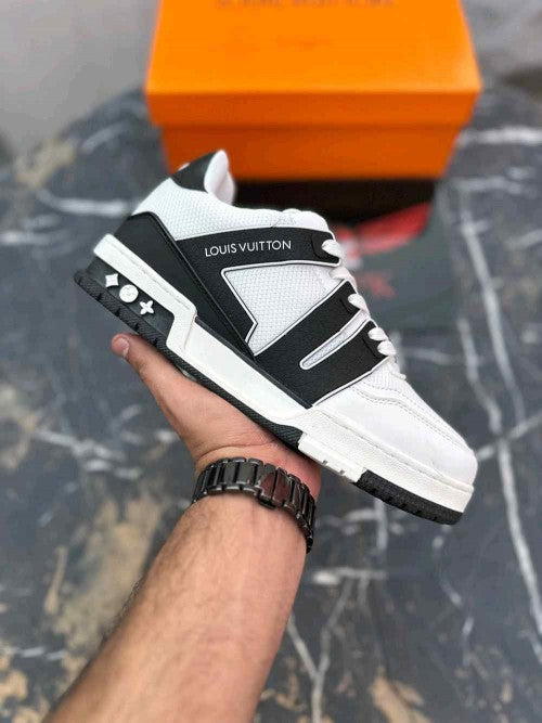 Louiss Vuitton trainer black white