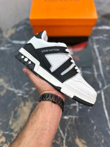 Louiss Vuitton trainer black white