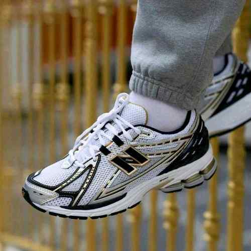 New Balancee 1906R Metallic Gold