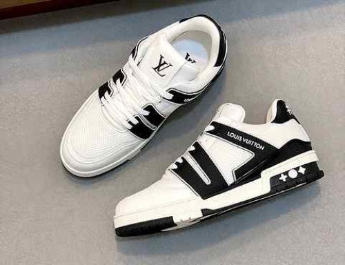 Louiss Vuitton trainer black white